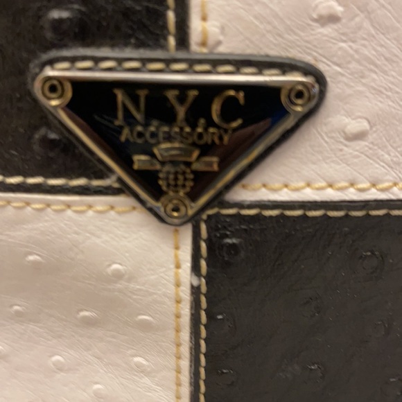 Small NYC Accessory purse black and white - Picture 2 of 8